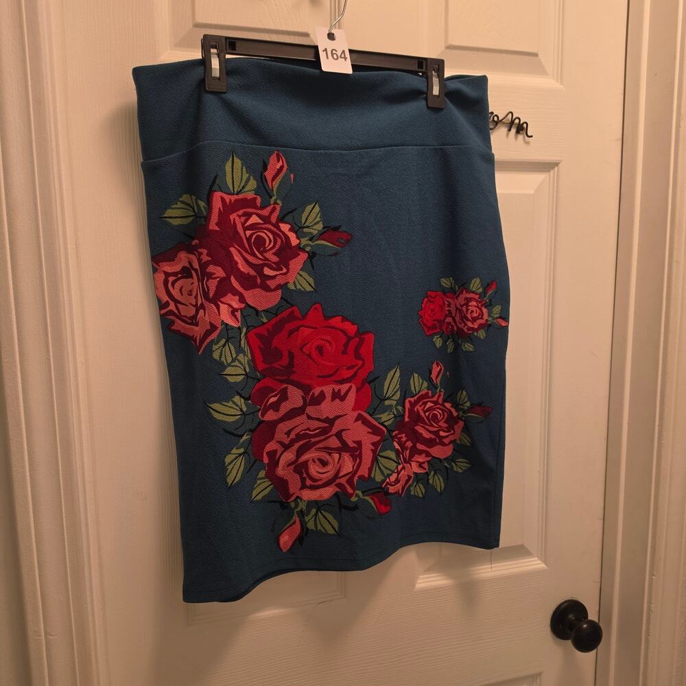 Lularoe 3X Cassie Pencil Skirt in Teal with Large Rose Detail